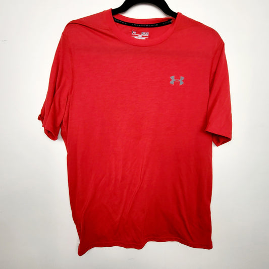 JKZ1 - Under Armour red loose fit heat gear t-shirt. Size medium