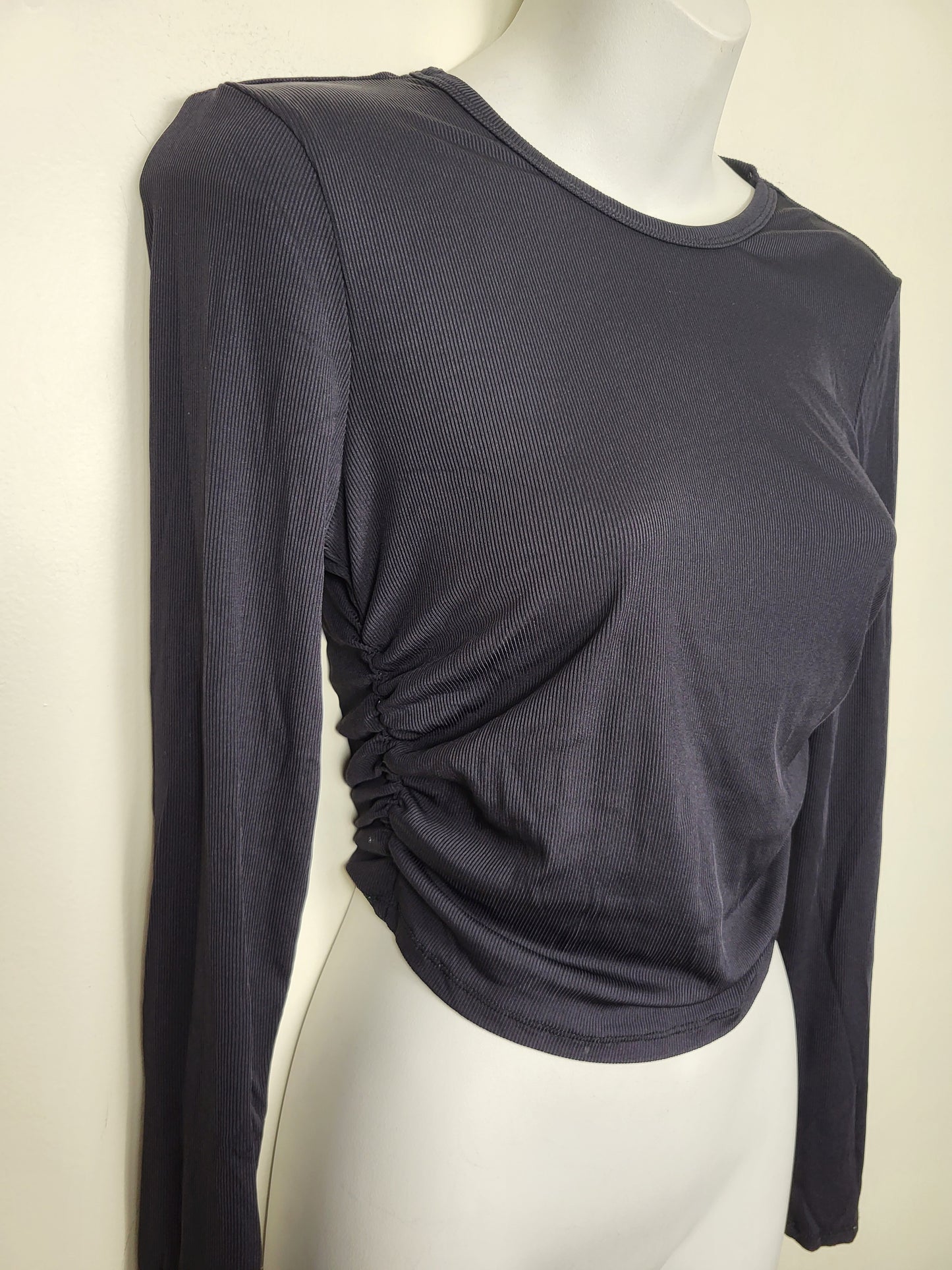Refuge black ribbed ruched crop top | Size SMALL