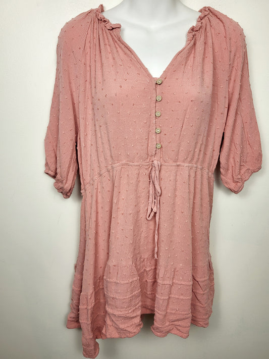 Pink swiss dot patterned viscose top | Sizes like a LARGE