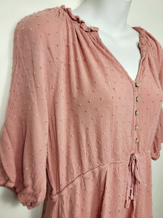 Pink swiss dot patterned viscose top | Sizes like a LARGE