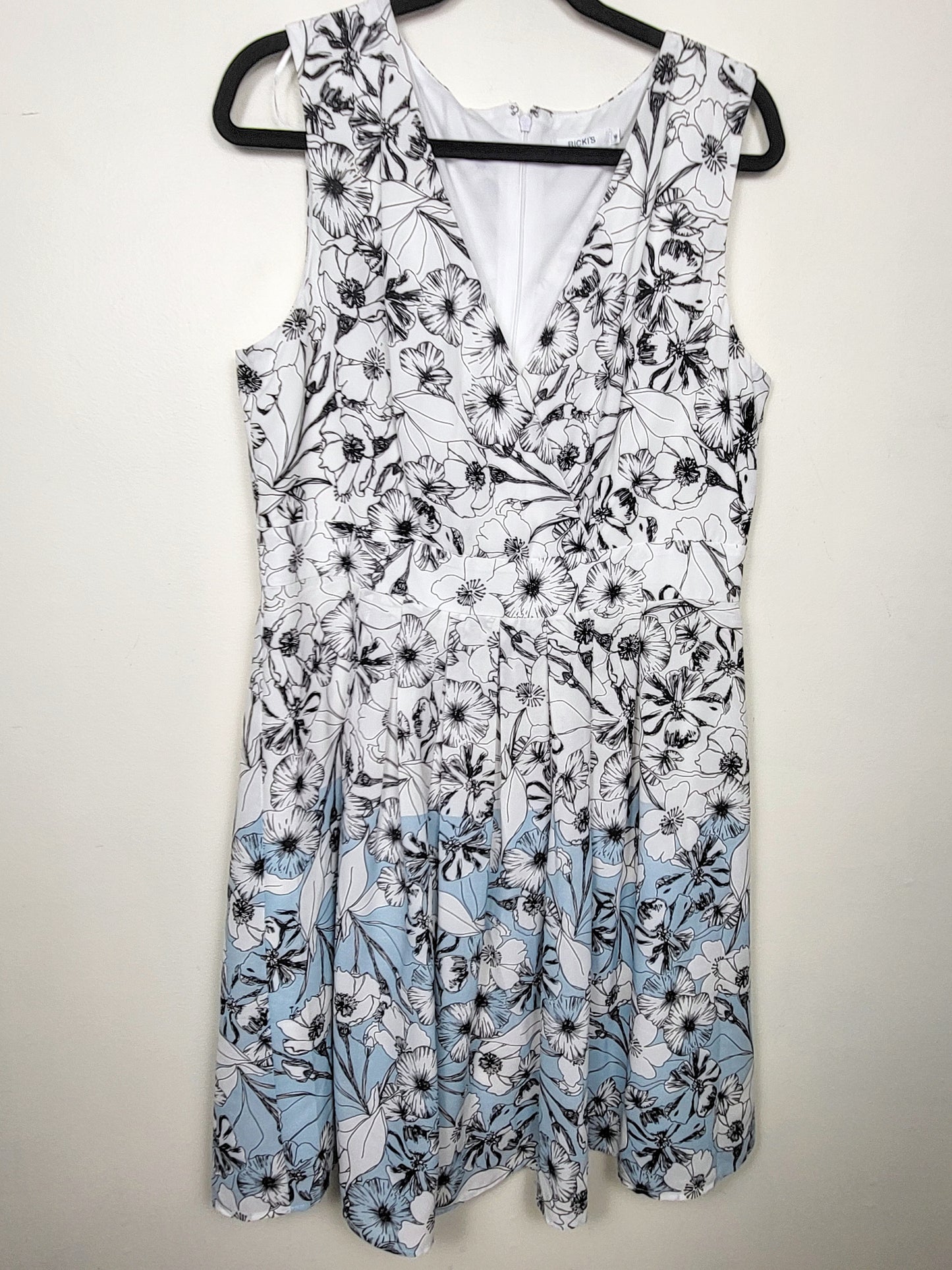 Ricki's white and blue floral print sleeveless fit 'n flare dress | Size 16