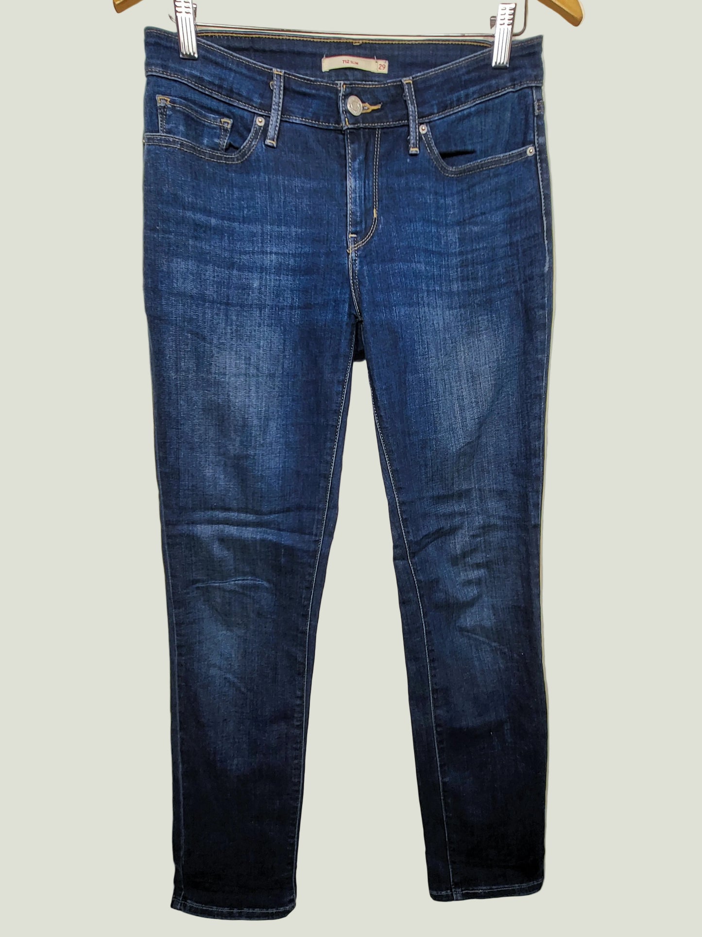 Levi's 712 Slim Jeans in medium wash | Size 29