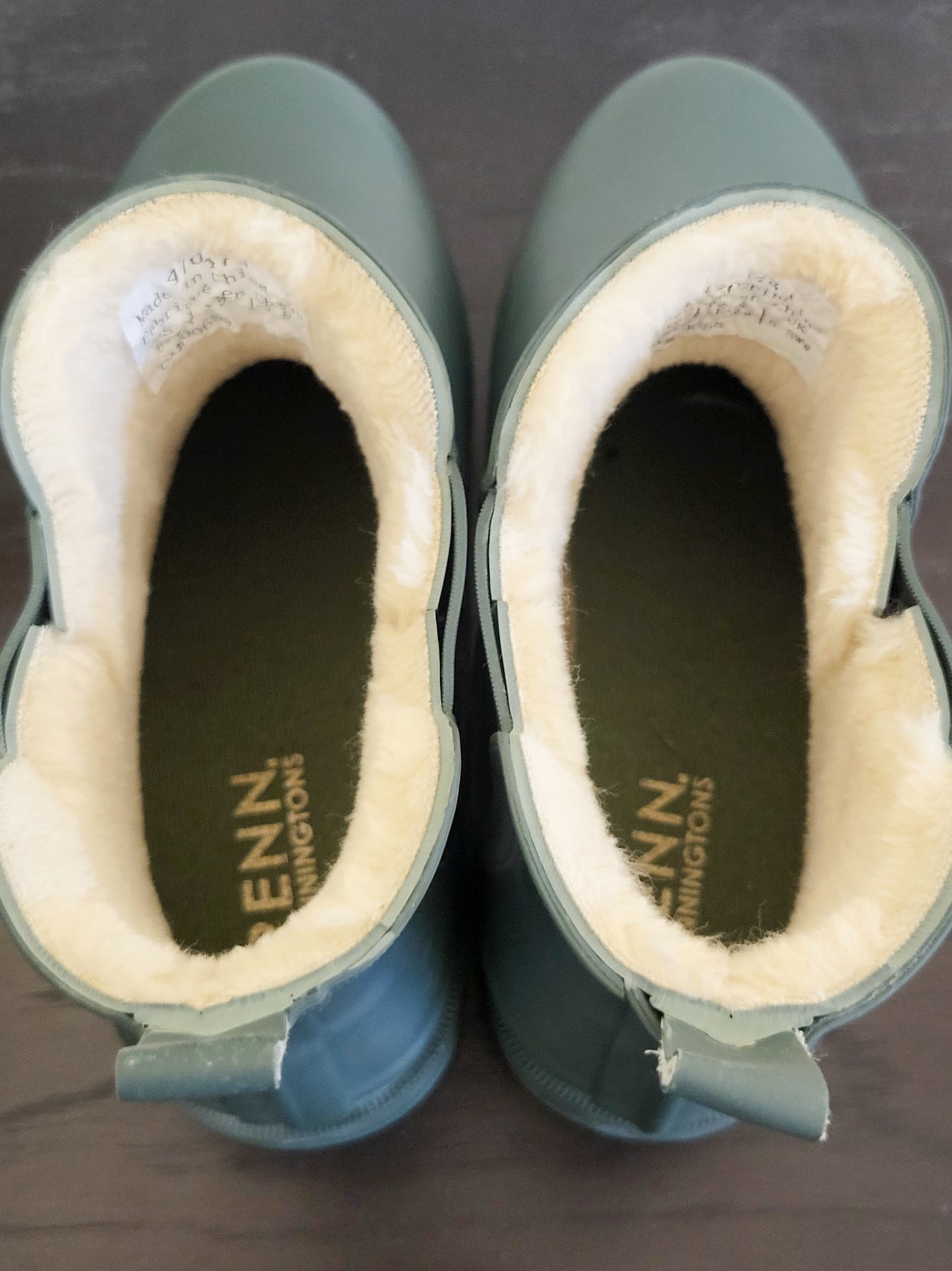 Penningtons Wide-Width Faux-Fur Lined Chelsea Rain Boots in matte sage green | Size 8WW