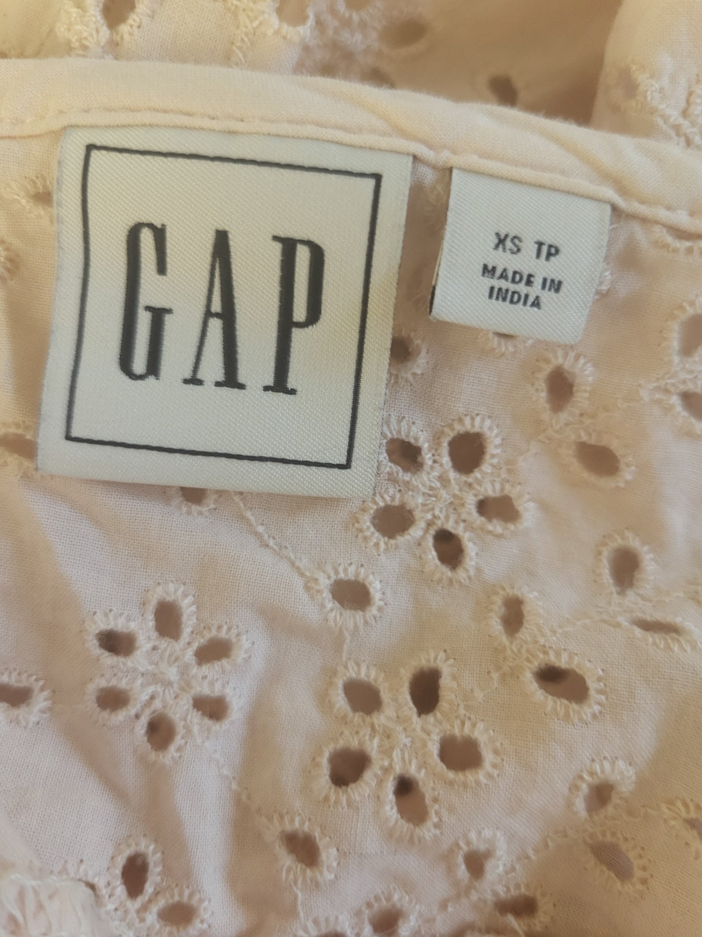 Gap pale pink eyelet top | Size XS