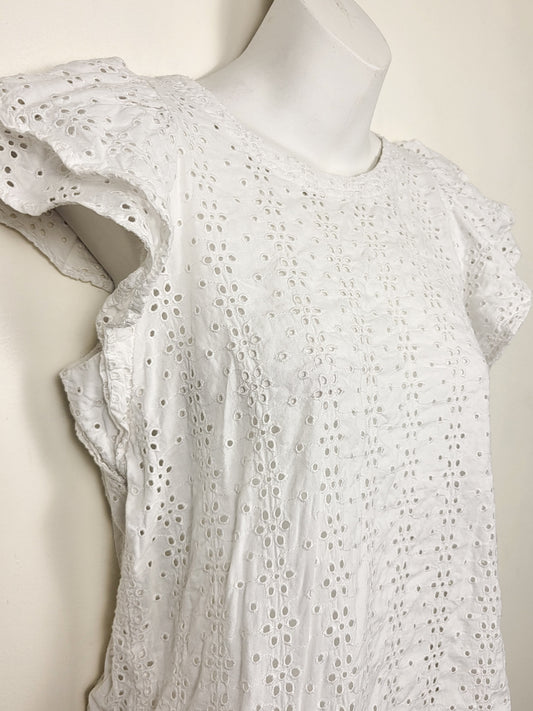 Gap white eyelet ruffle blouse | Size XS