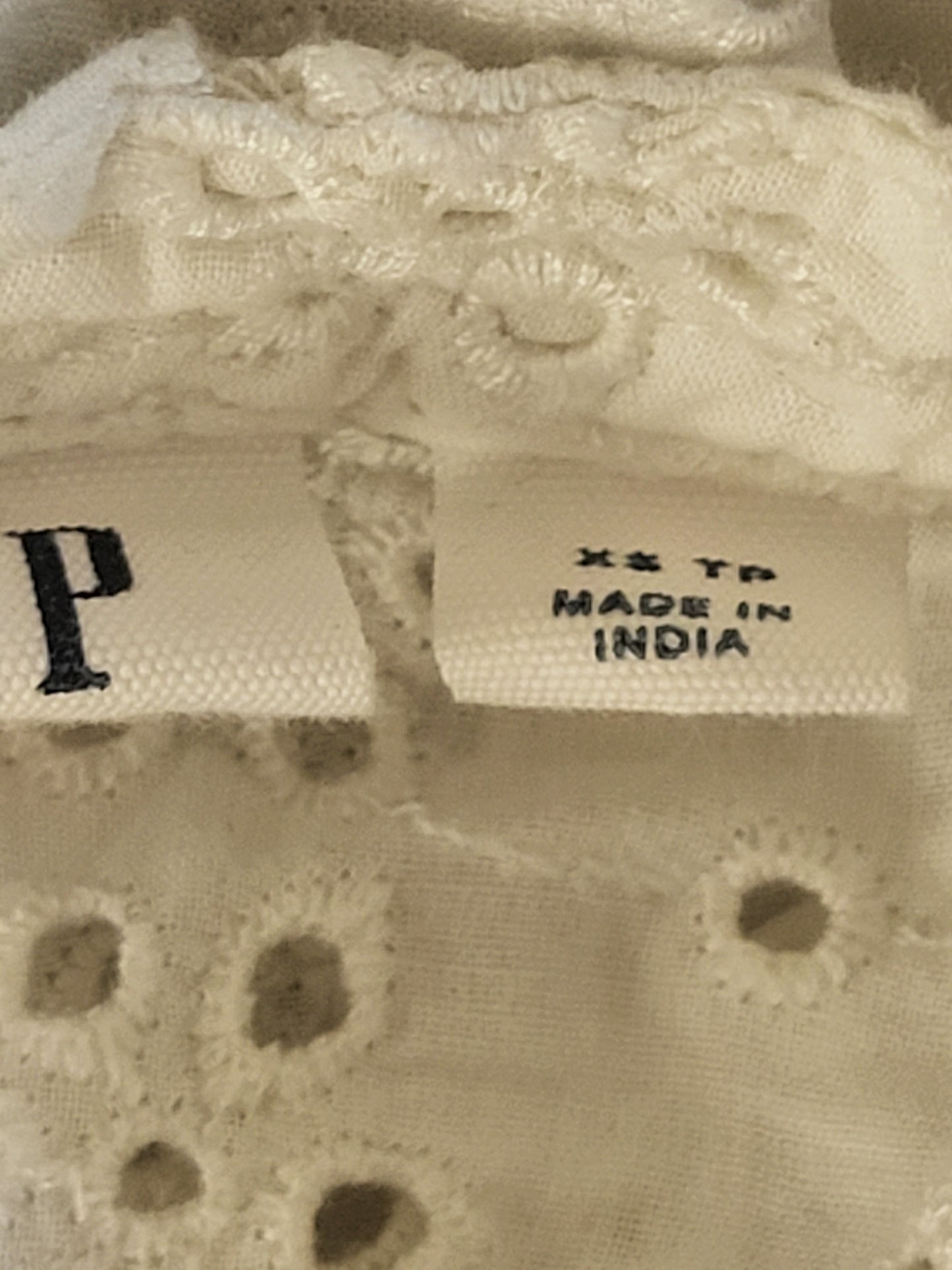 Gap white eyelet ruffle blouse | Size XS