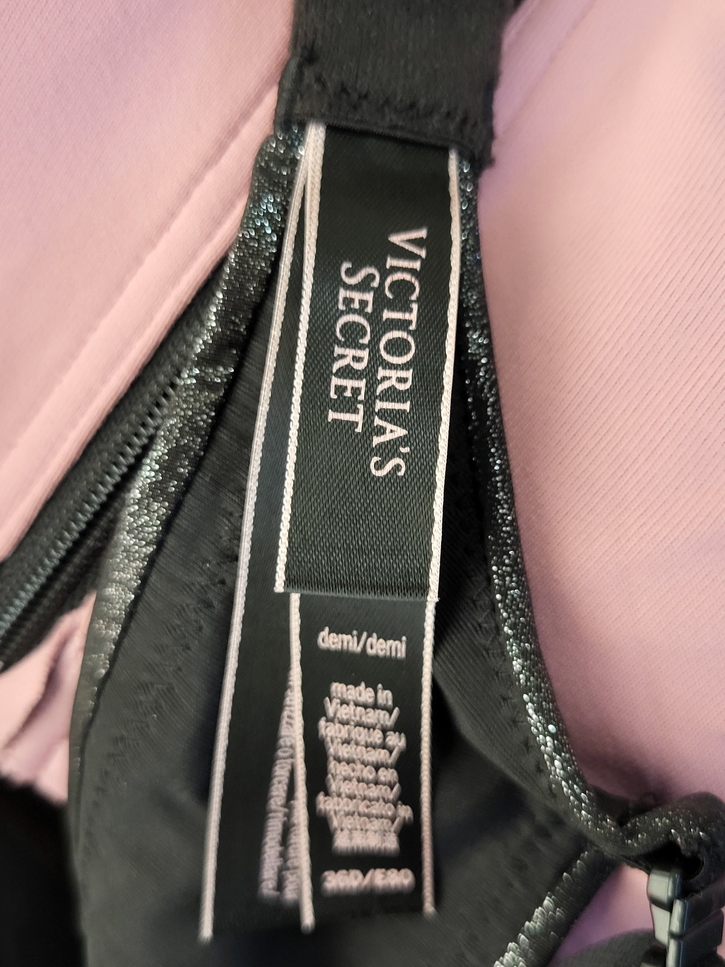 Victoria's Secret Very Sexy Lightly Lined Underwire Demi Bra | Size 36D/E80