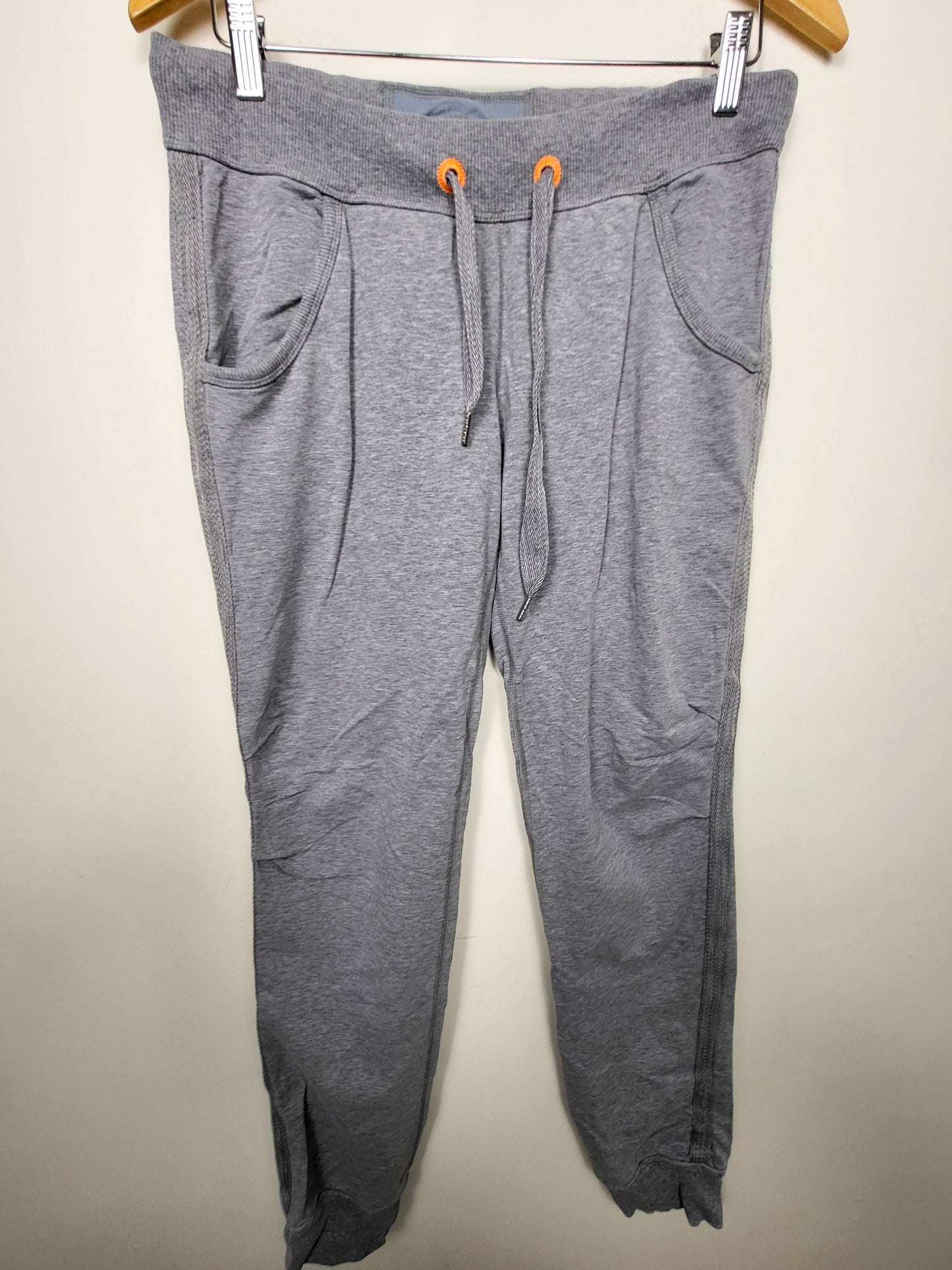 Lululemon grey joggers | Size 6-8 (I think)