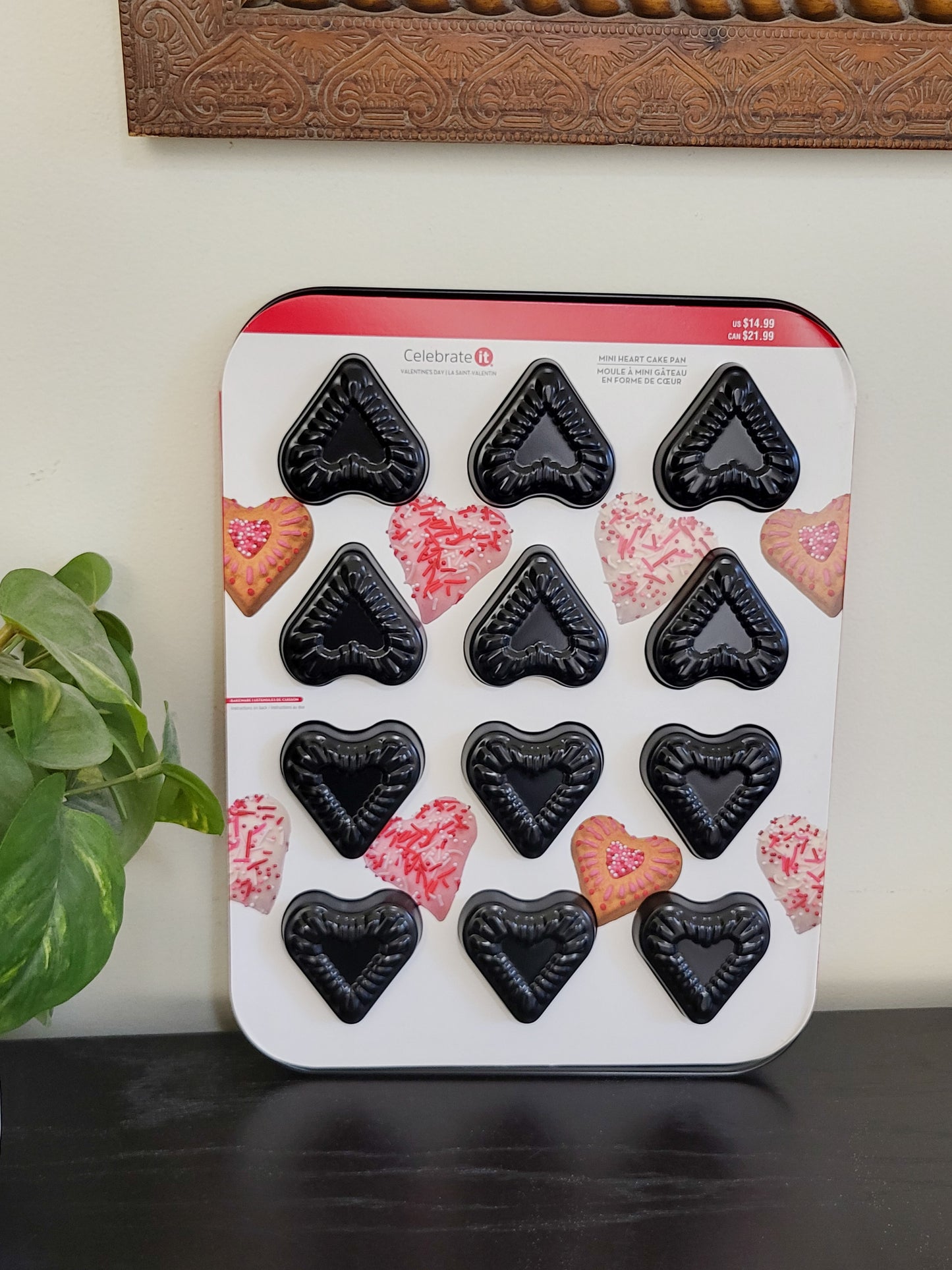 NEW - Celebrate It mini heart cakes pan