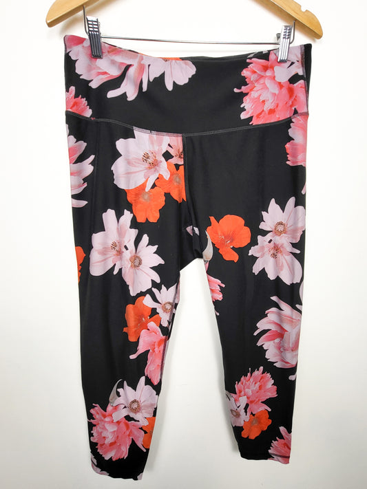 Old Navy black cropped floral print Elevate leggings | Size XL