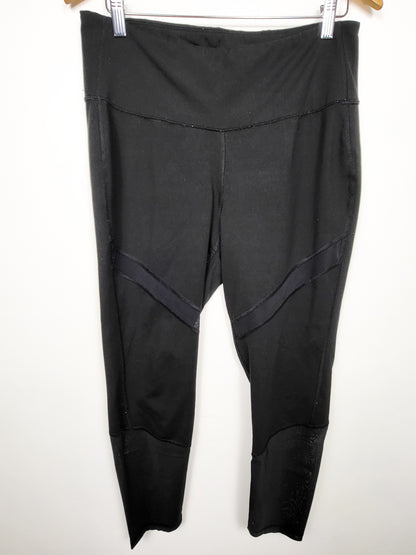 Old Navy black cropped active leggings with mesh cut-outs | Size XL