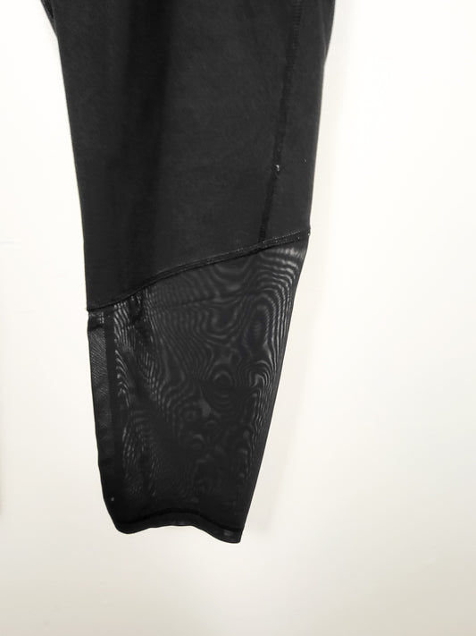 Old Navy black cropped active leggings with mesh cut-outs | Size XL