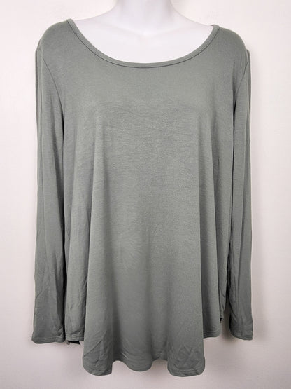 Ivy Rose sage green sage green viscose top | Size XL
