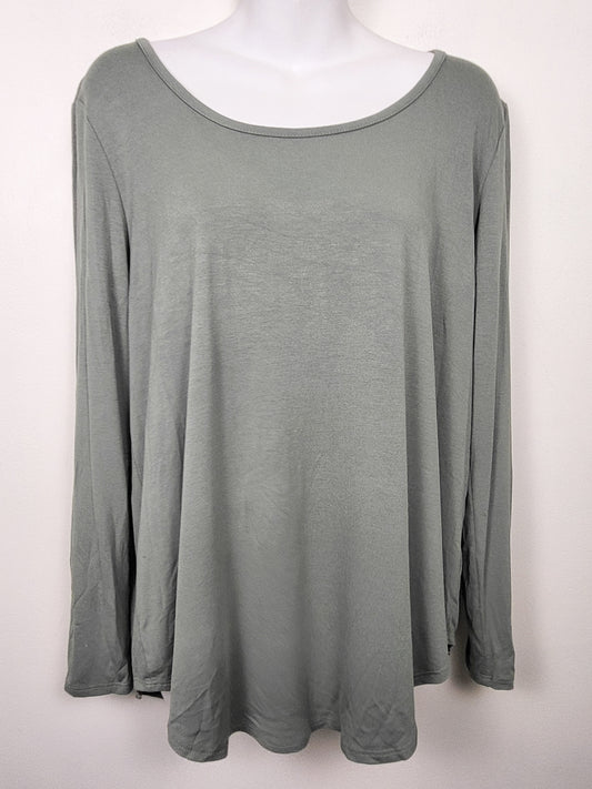 Ivy Rose sage green sage green viscose top | Size XL