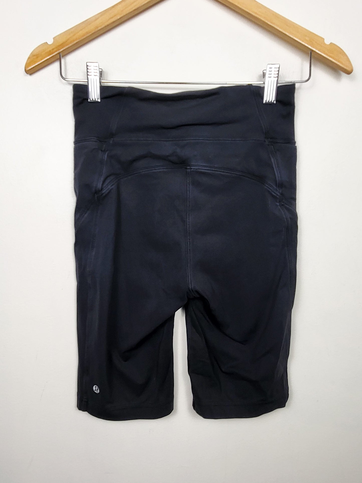 Lululemon Black On Pace Short - 10 inch | Size 6