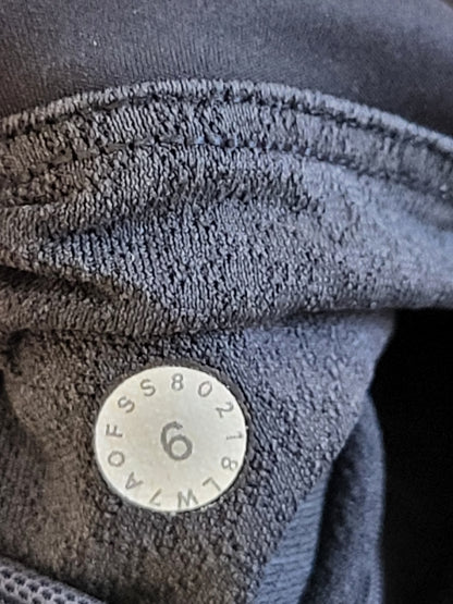 Lululemon Black On Pace Short - 10 inch | Size 6