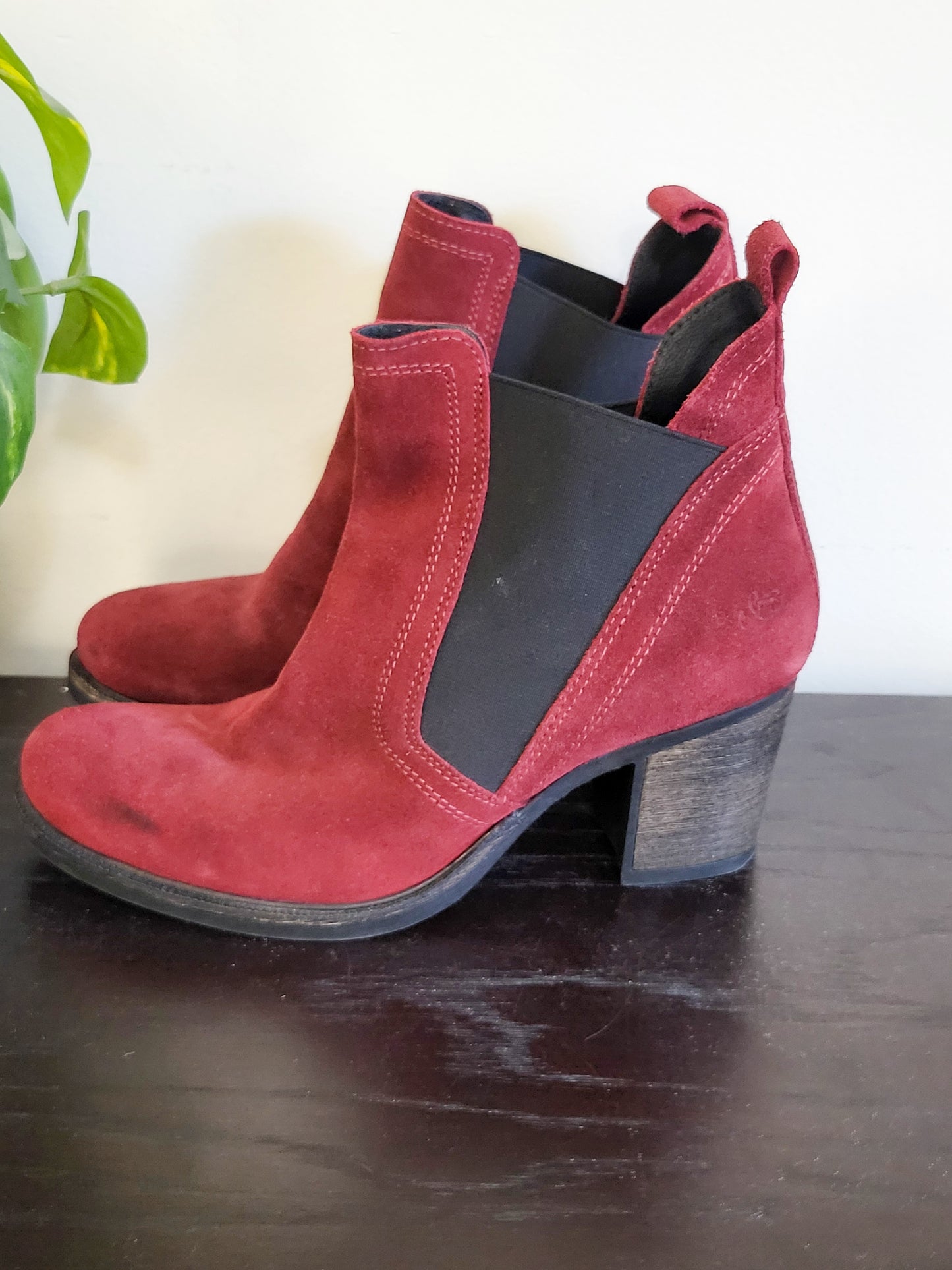 Bos. and Co Bellini Waterproof Chelsea Suede Ankle Boots | Size 40 (US size 9 to 9.5)