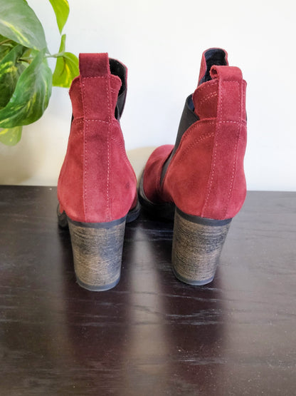Bos. and Co Bellini Waterproof Chelsea Suede Ankle Boots | Size 40 (US size 9 to 9.5)