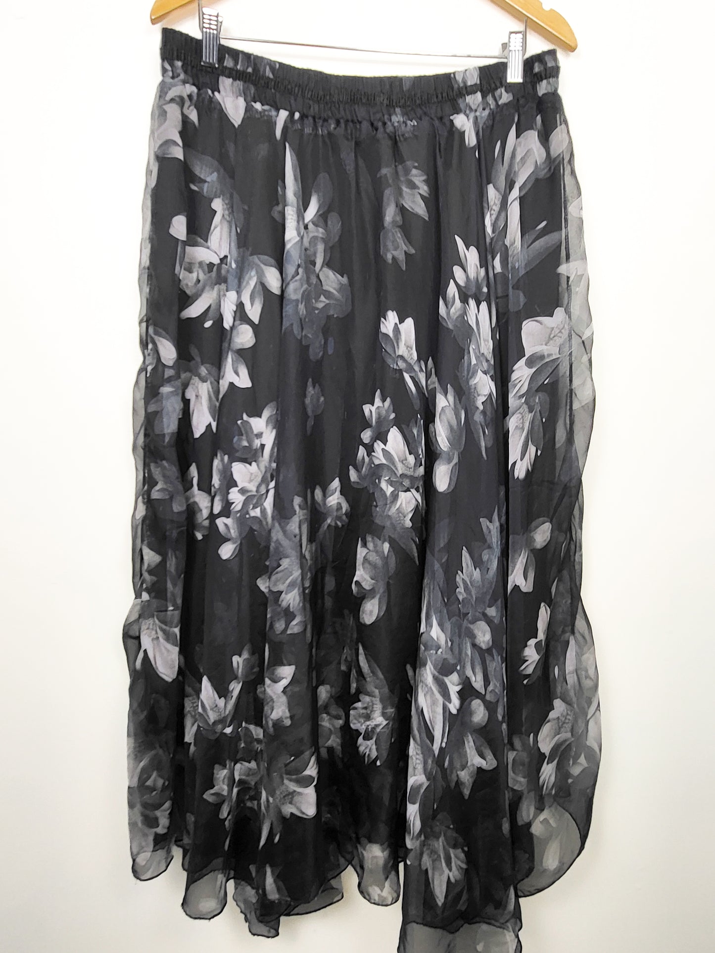 Efbi black and grey floral print chiffon skirt | Sizes as XL