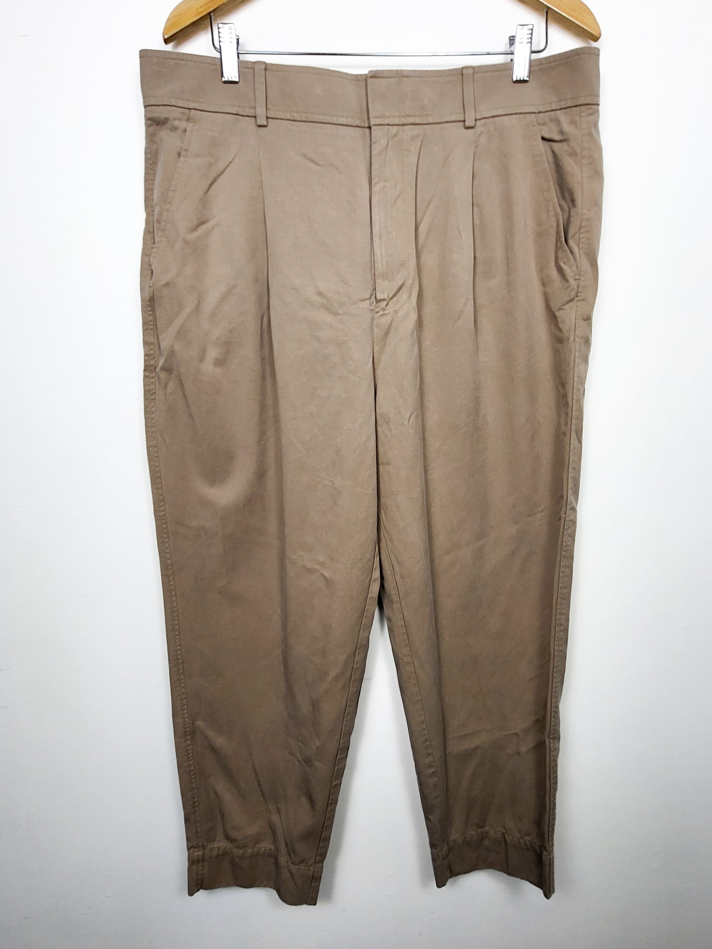 Everlane tan The Draper Tapered Pant in "Buttersmooth" farbic | Size 16