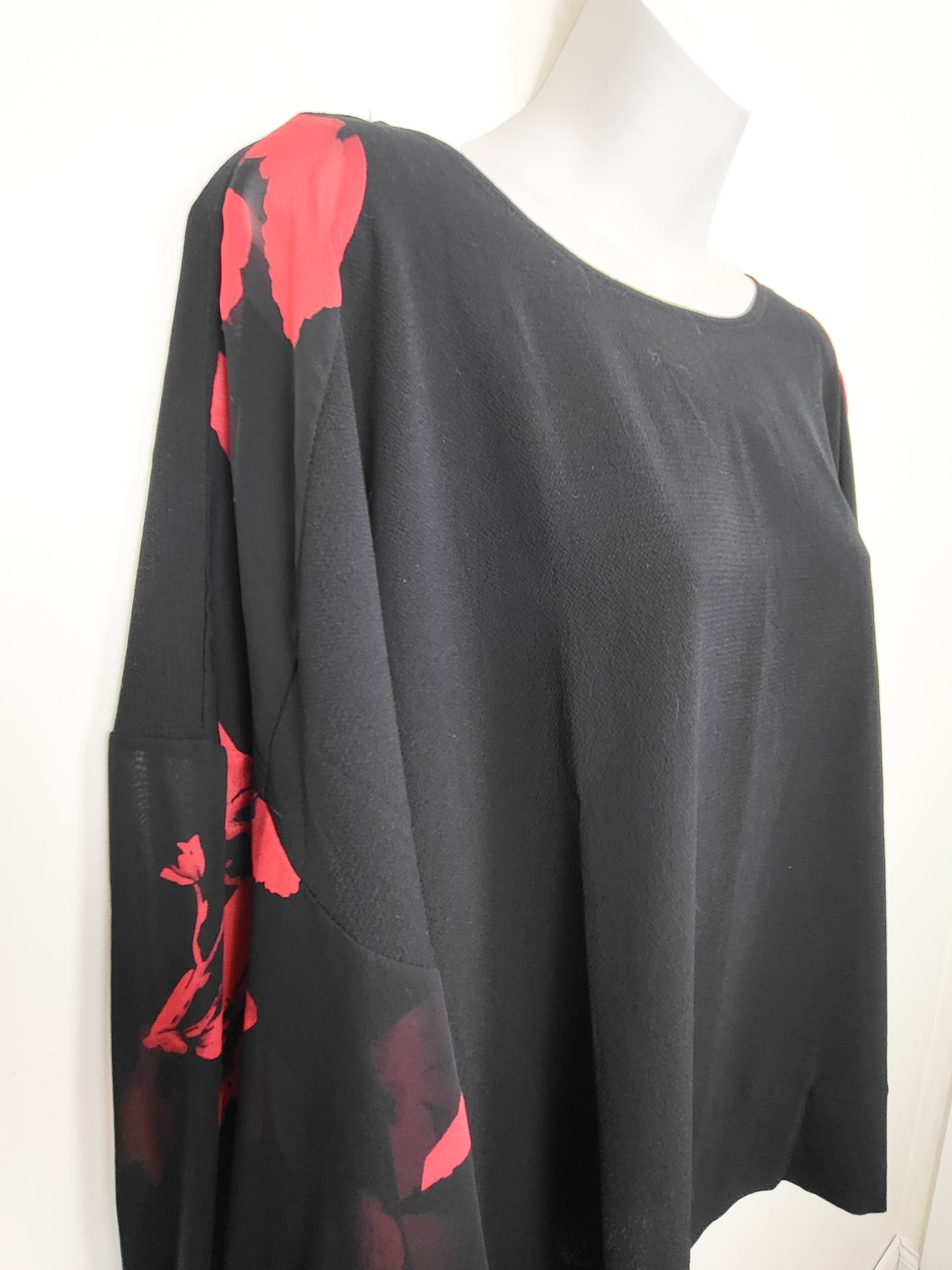 Papillon Black Batwing Sleeve Blouse with Poppy Print | Size XL