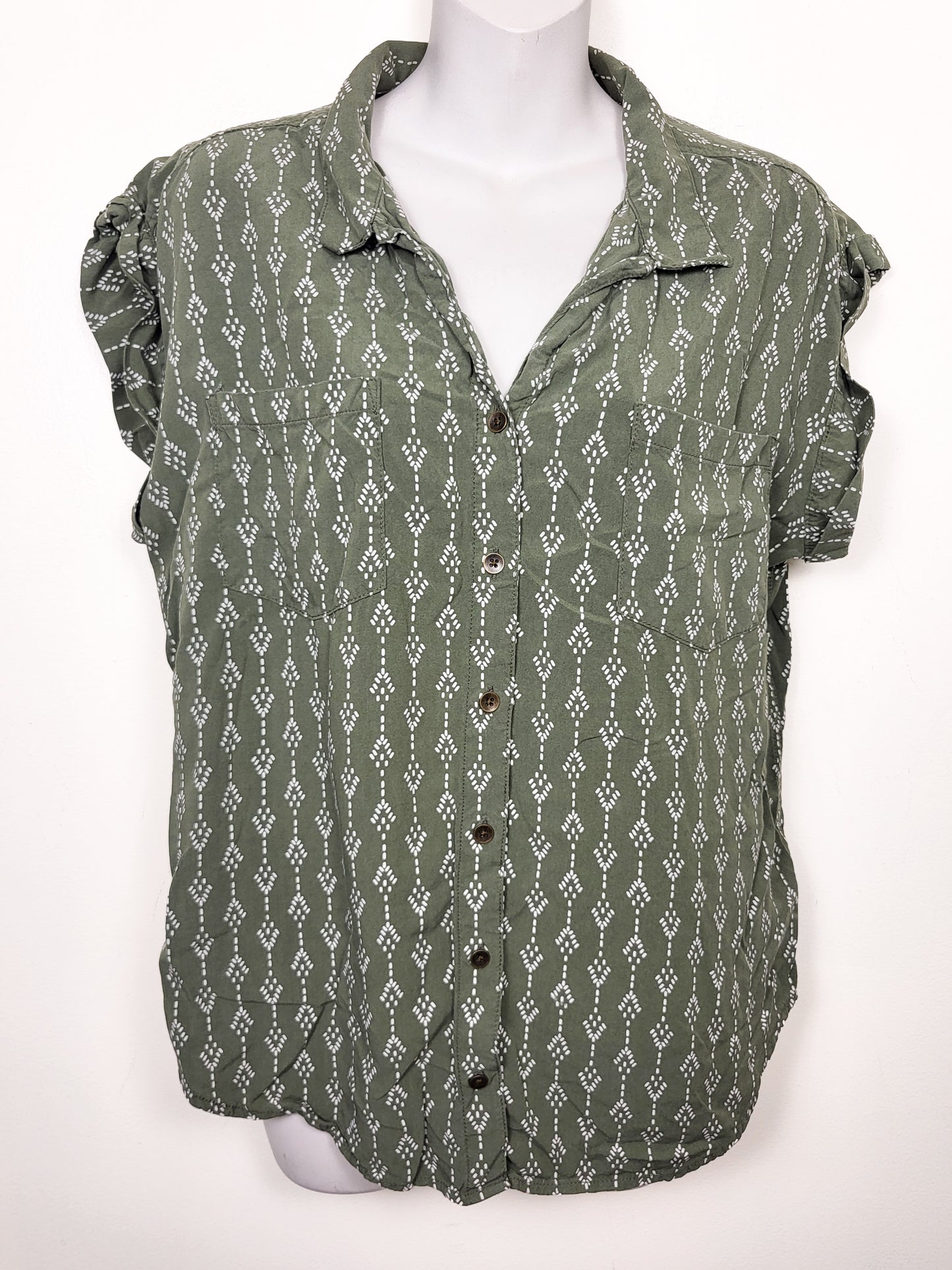 Jachs Girlfriend olive green geo print rayon blouse | Size LARGE