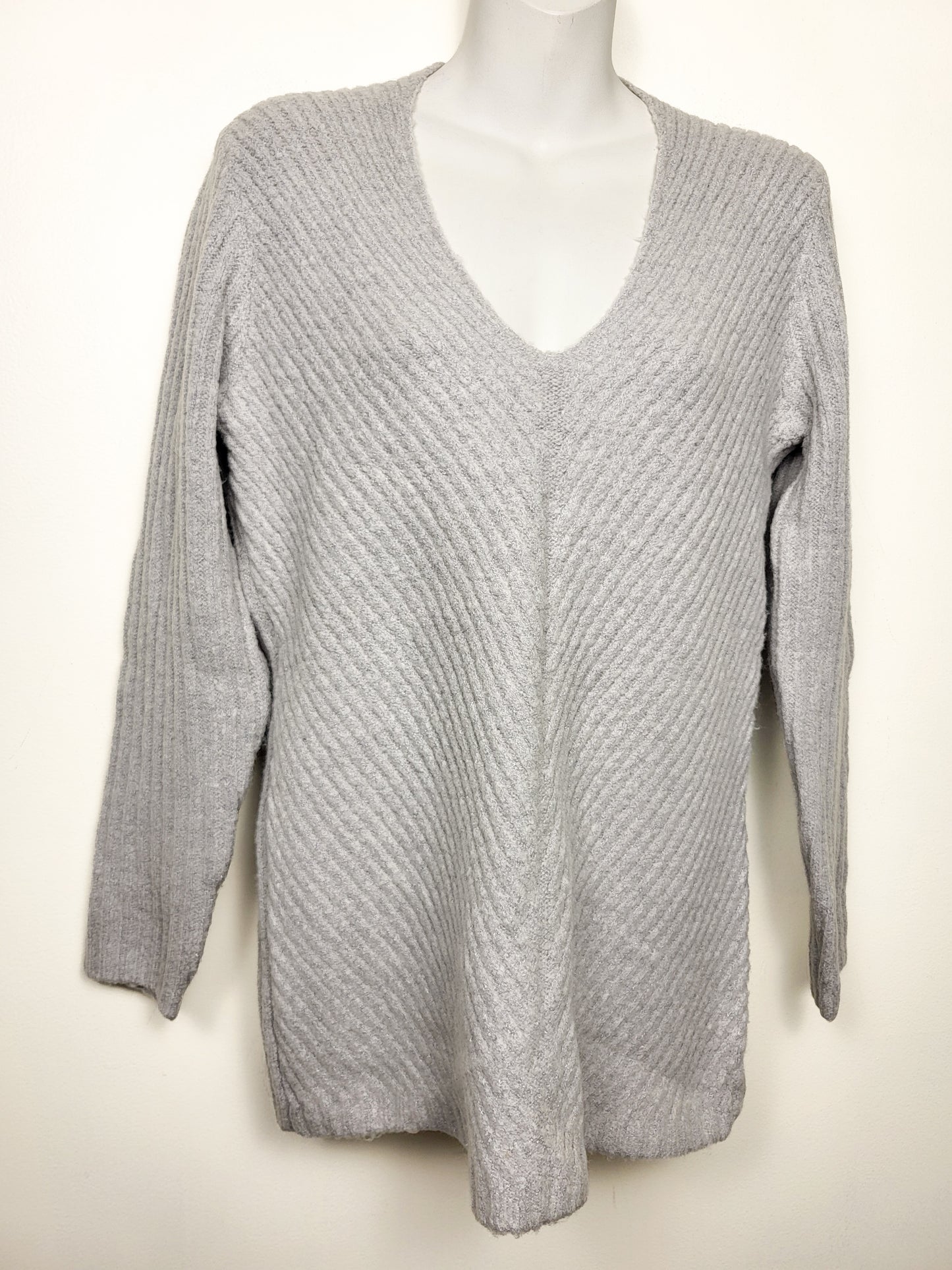 Dynamite grey ribbed v-neck sweater | Size MEDIUM