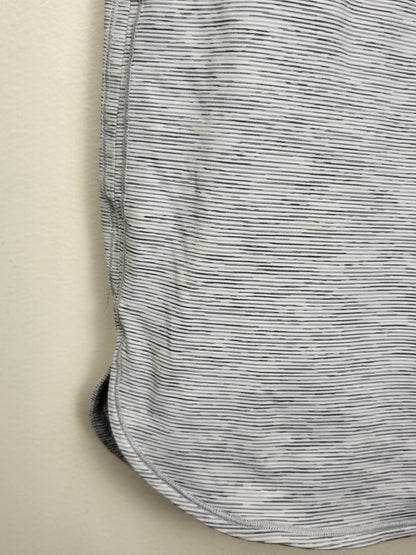 NEW - Lululemon On the Fly Skirt. Size 6