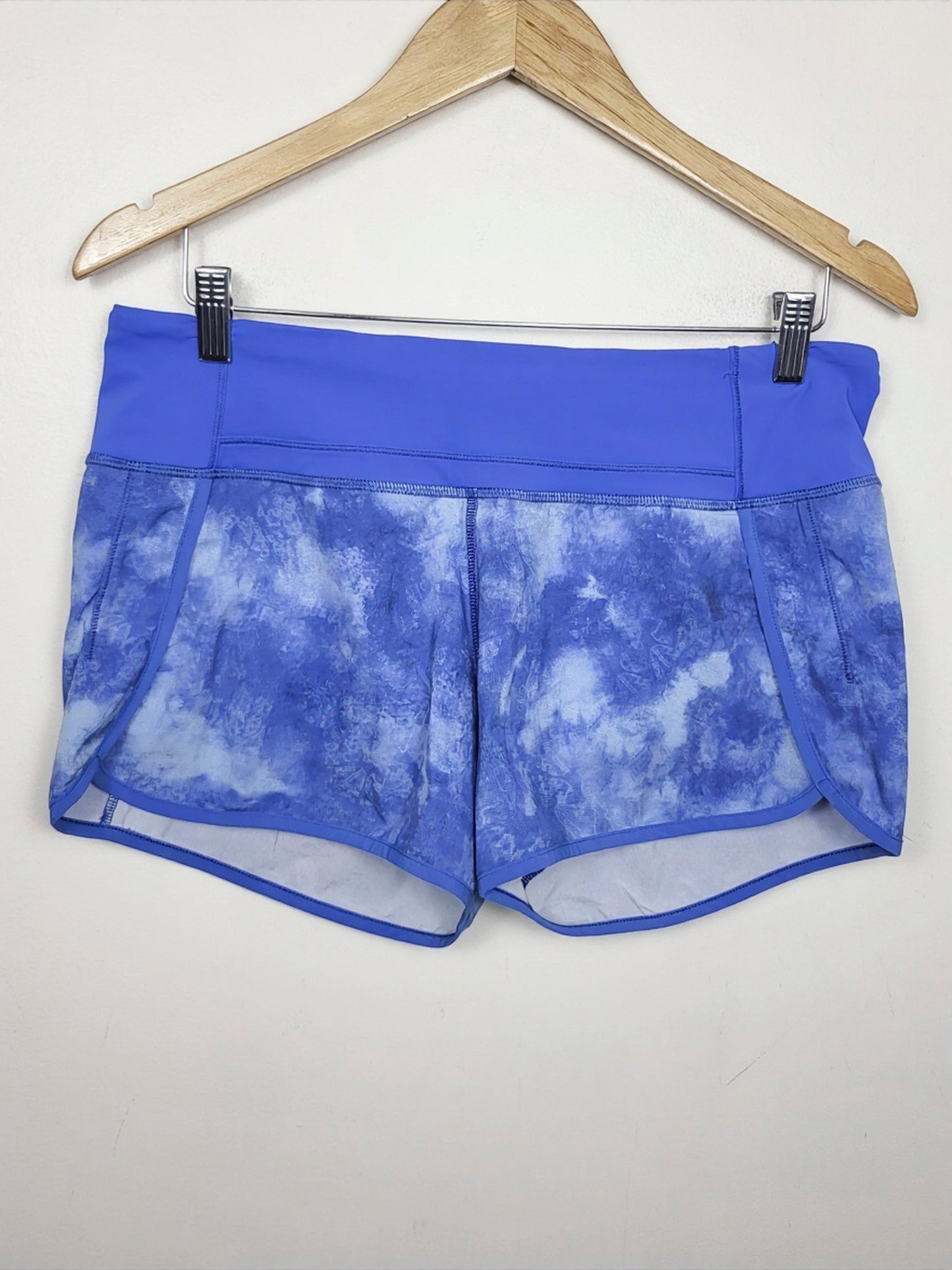 Lululemon Speed Short  in Tidal Trip Pipe Dream Blue / Pipe Dream Blue. Size 8