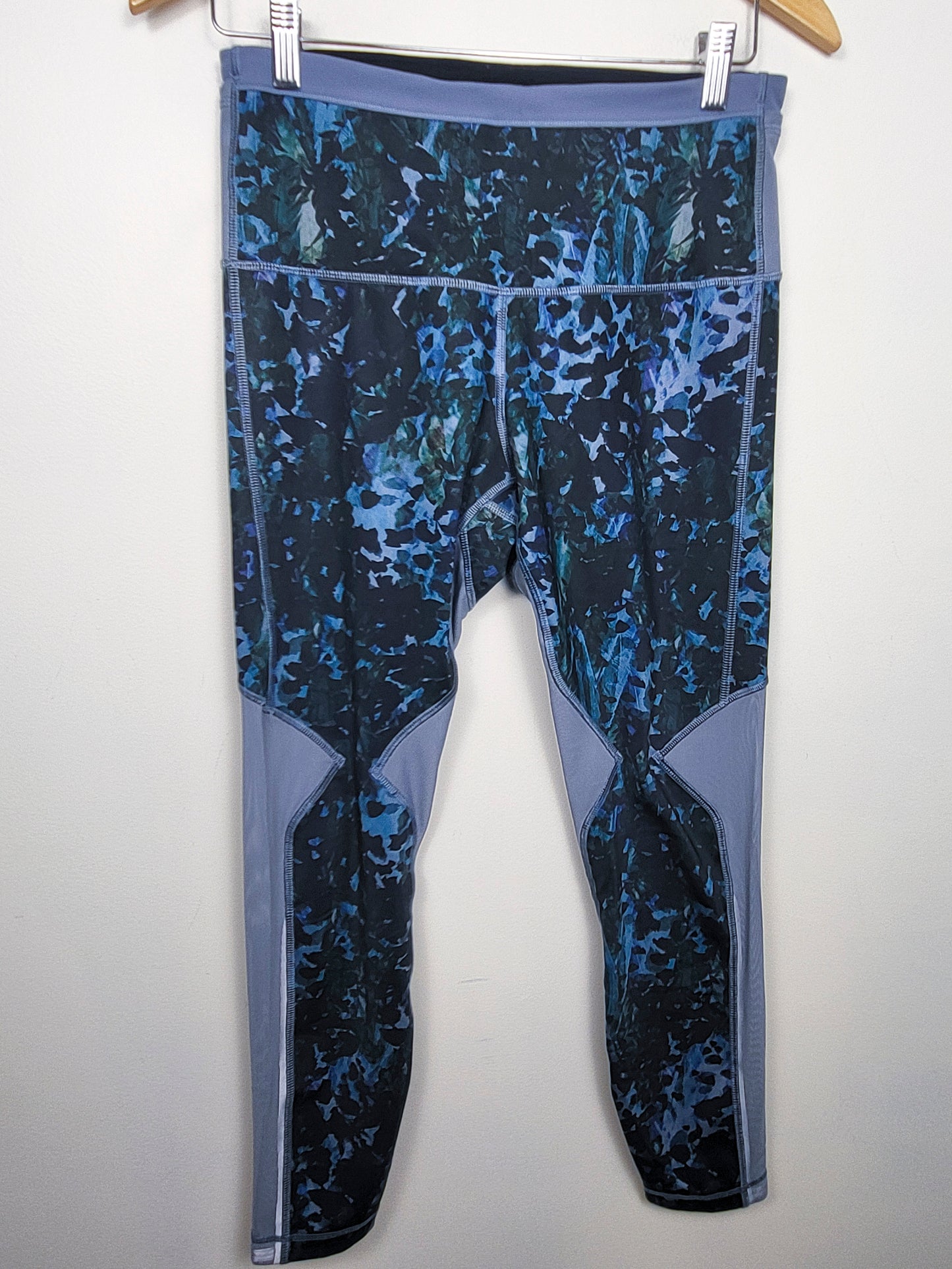 Lululemon Running in the City 7/8 Tights in Floral Backdrop Blue Denim Multi colorway | Size 8