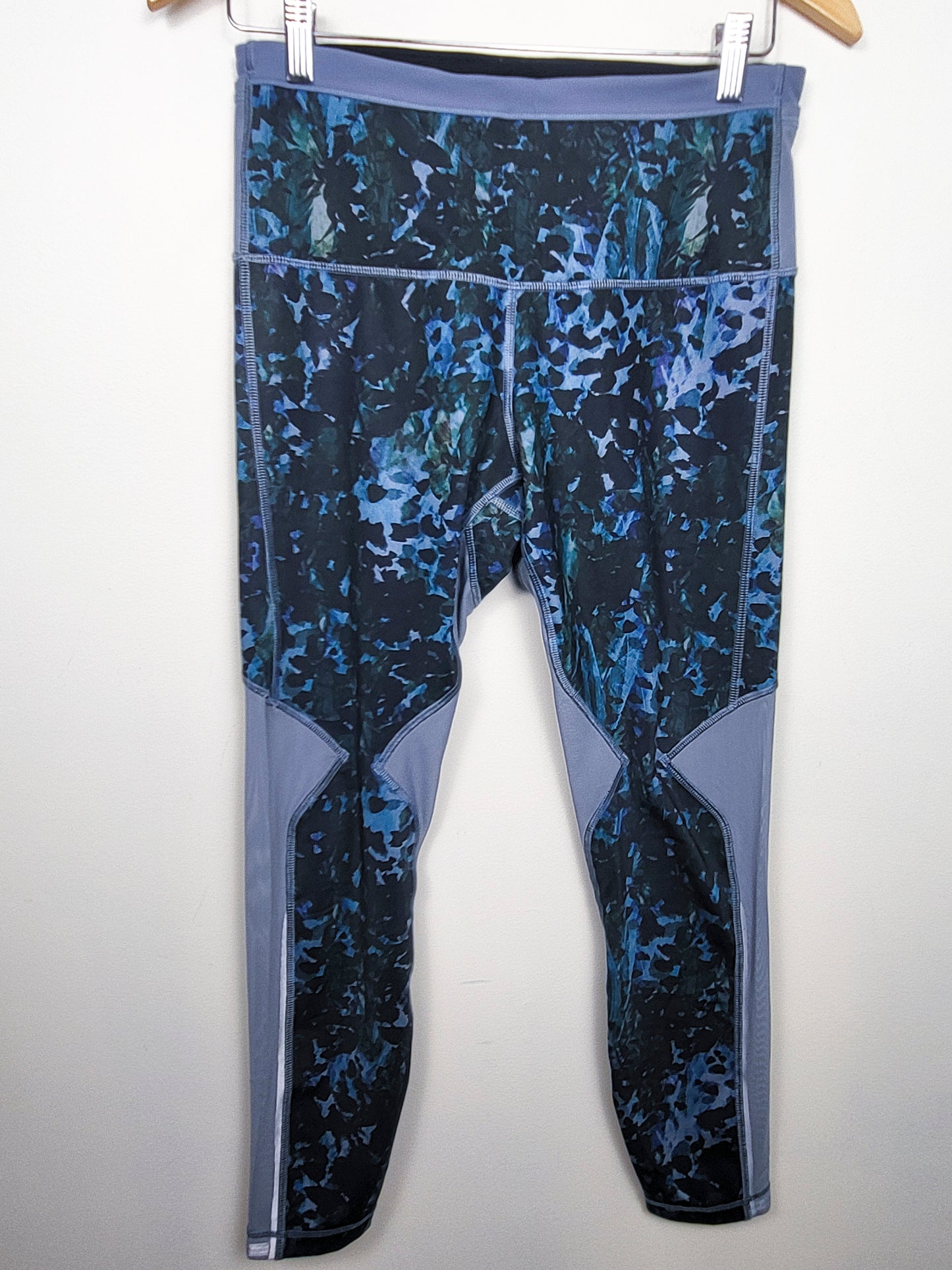 Lululemon Running in the City 7/8 Tights in Floral Backdrop Blue Denim Multi colorway | Size 8