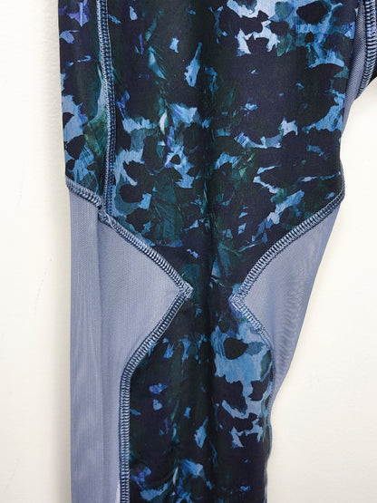 Lululemon Running in the City 7/8 Tights in Floral Backdrop Blue Denim Multi colorway | Size 8