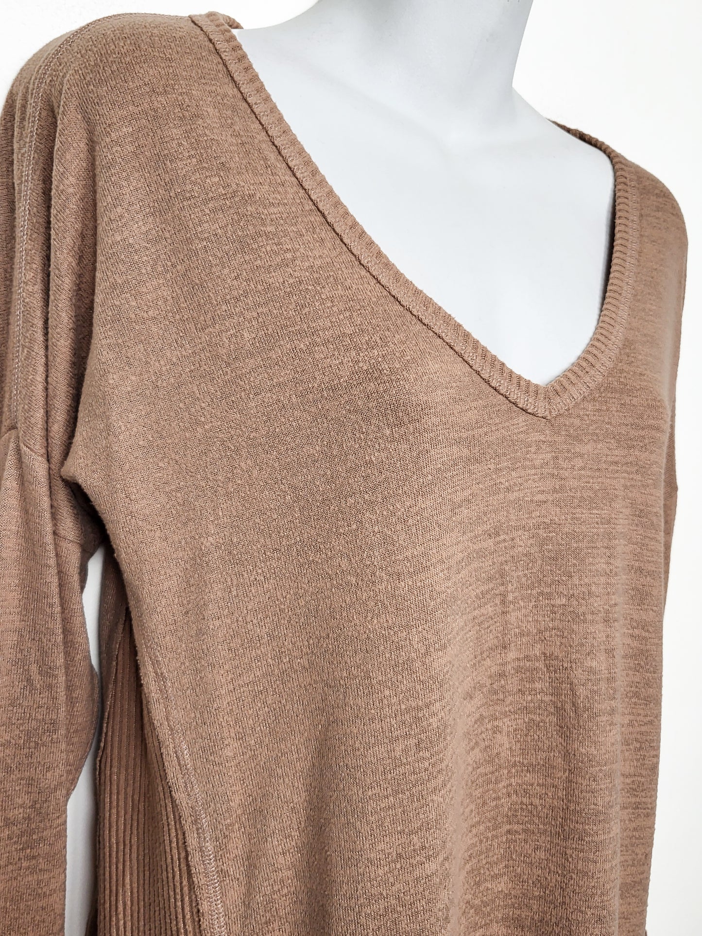 Abercrombie & Fitch Camel Colour Soft & Cozy V-Neck Side-Ribbed Sweater | Size MEDIUM