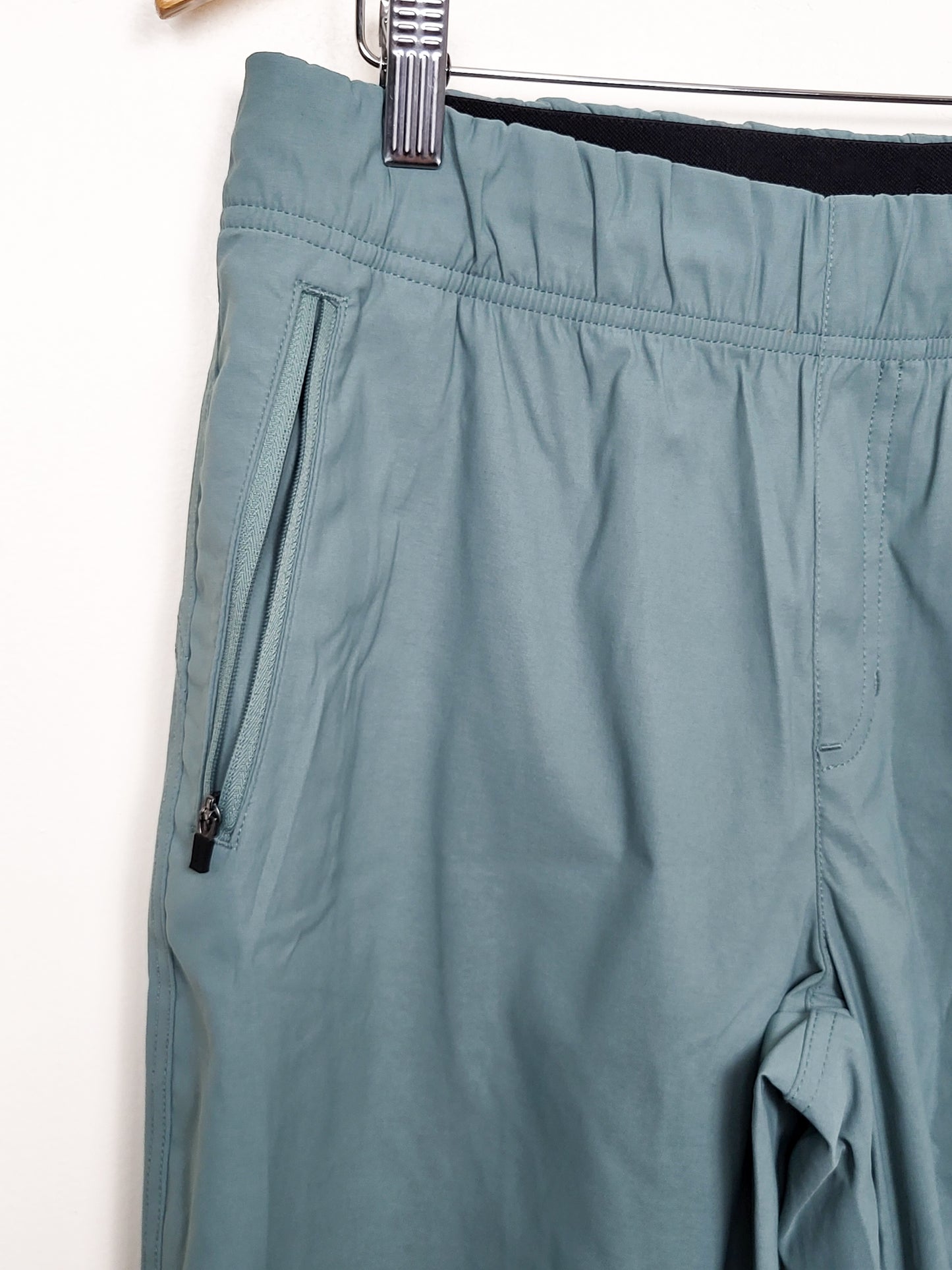 Eddie Bauer Women's Rainier Joggers | Size 8