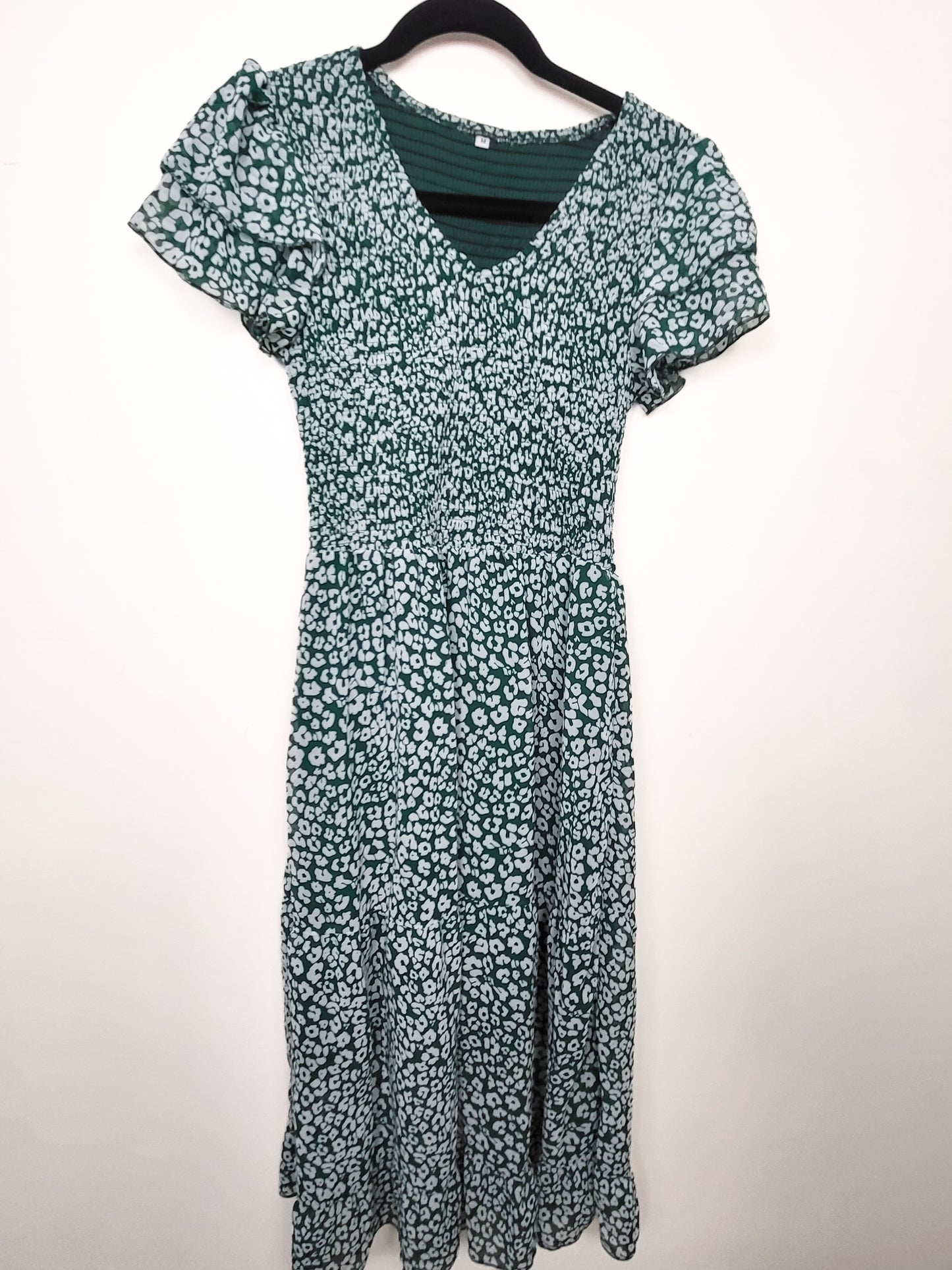 Green floral print smocked dress | Size MEDIUM