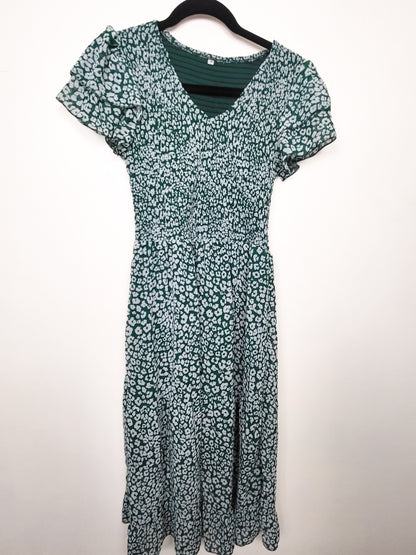 Green floral print smocked dress | Size MEDIUM