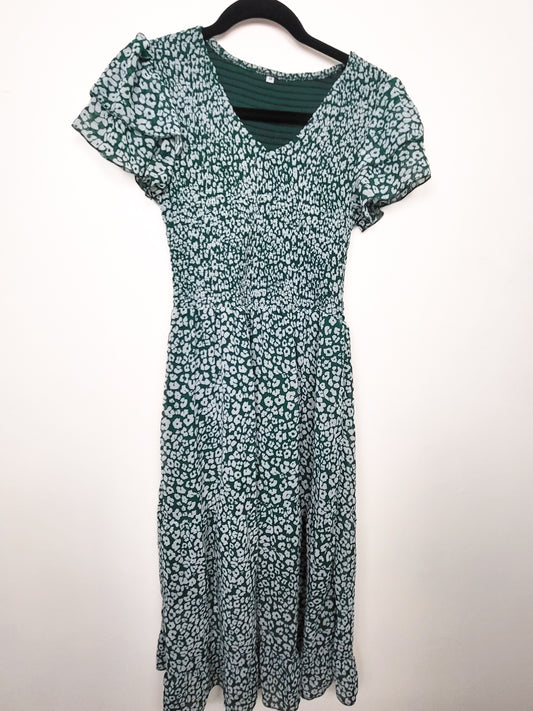 Green floral print smocked dress | Size MEDIUM