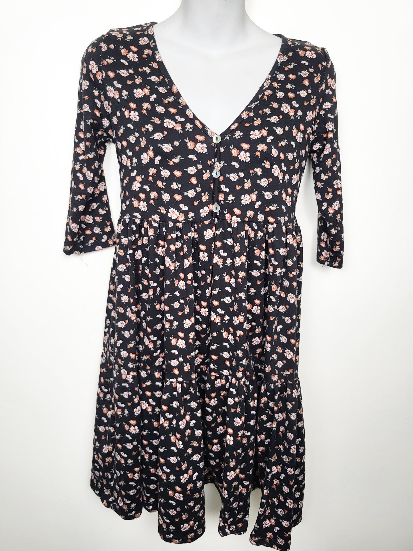 Jessica Simpson black tiered floral midi dress | Size MEDIUM