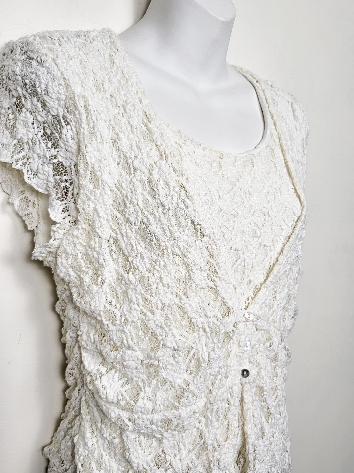 Cream coloured lace top | Approx size SMALL