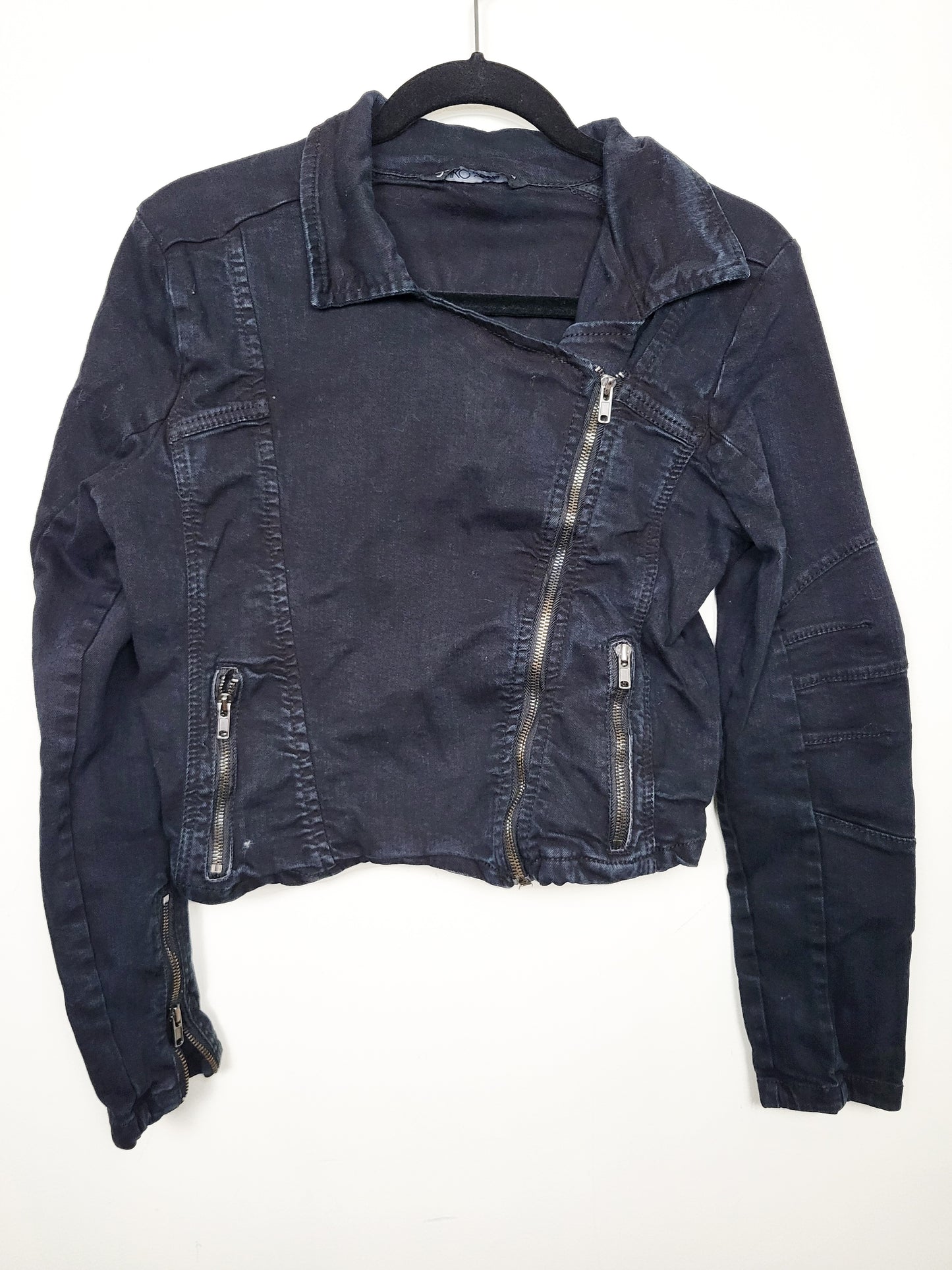 SUKO Jeans Asymmetrical Cropped Zipper Denim Moto Jacket | Size MEDIUM