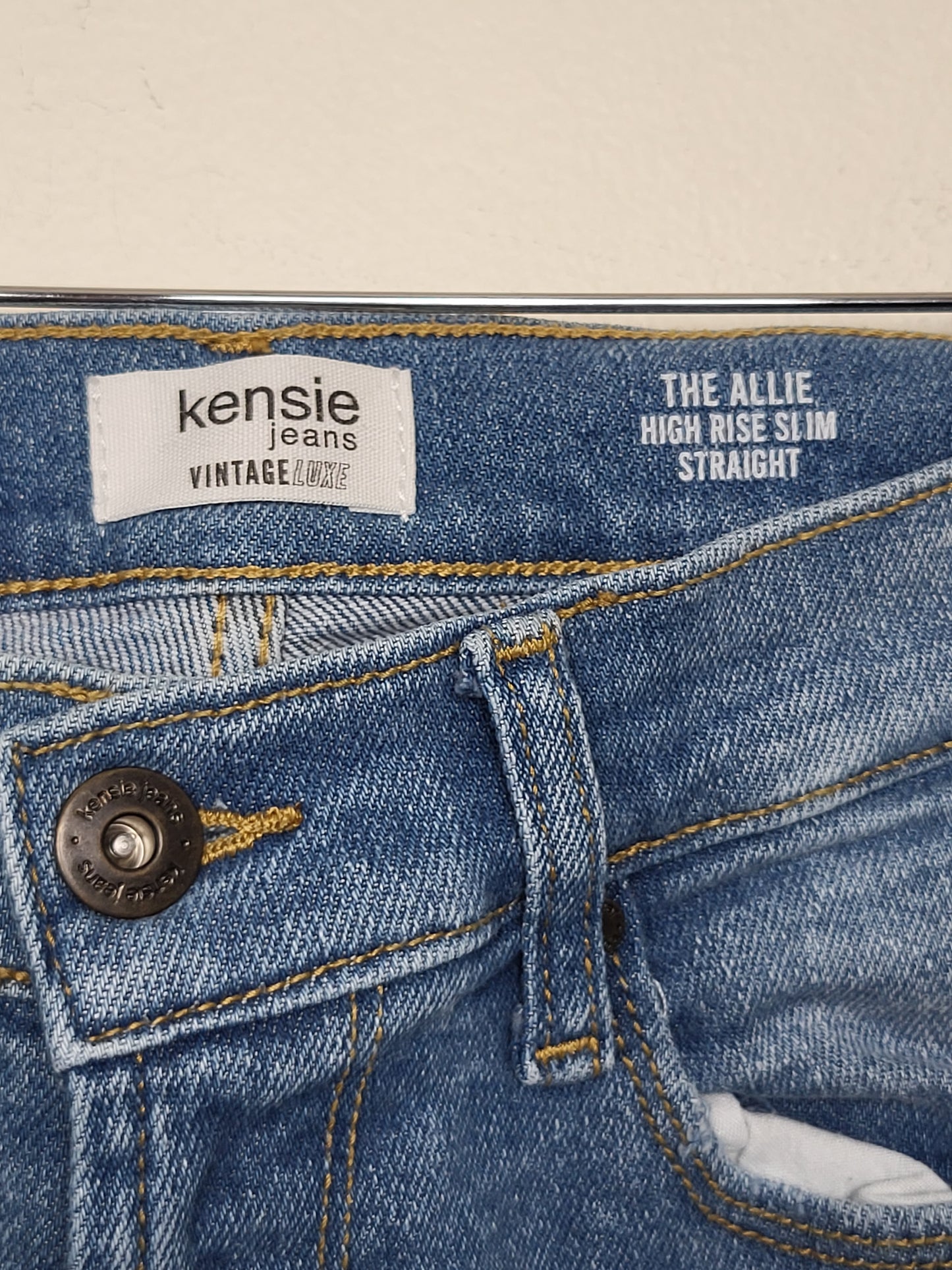 Kensie Jeans Medium Wash "The Allie" High Rise Slim Straight Jeans | Size 6