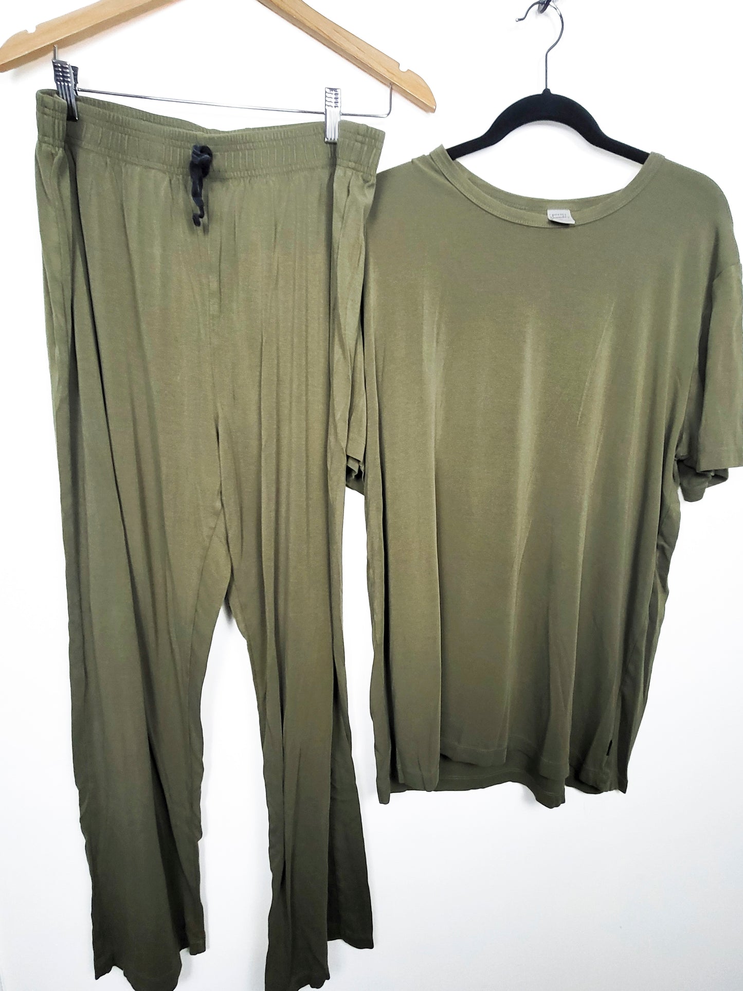 Pretty Laundry by Little and Lively olive green 2pc bamboo blend pajamas | Size 2X