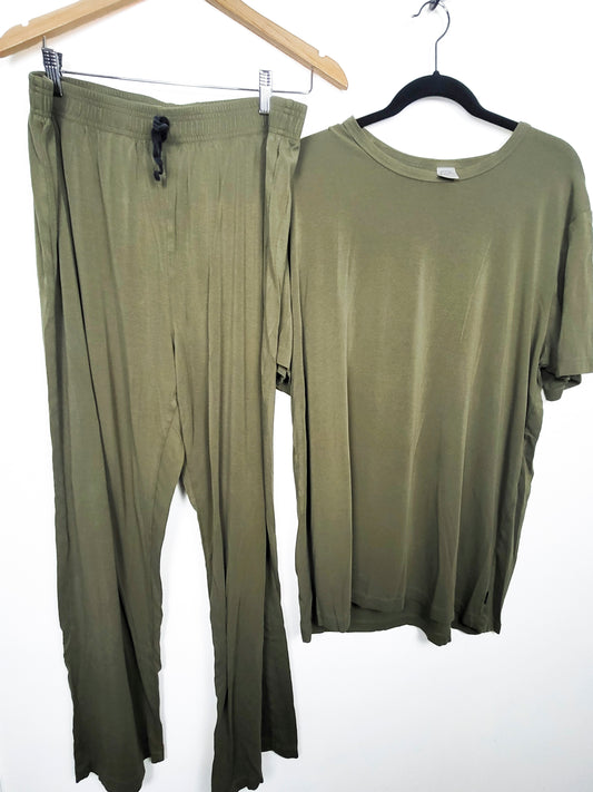Pretty Laundry by Little and Lively olive green 2pc bamboo blend pajamas | Size 2X
