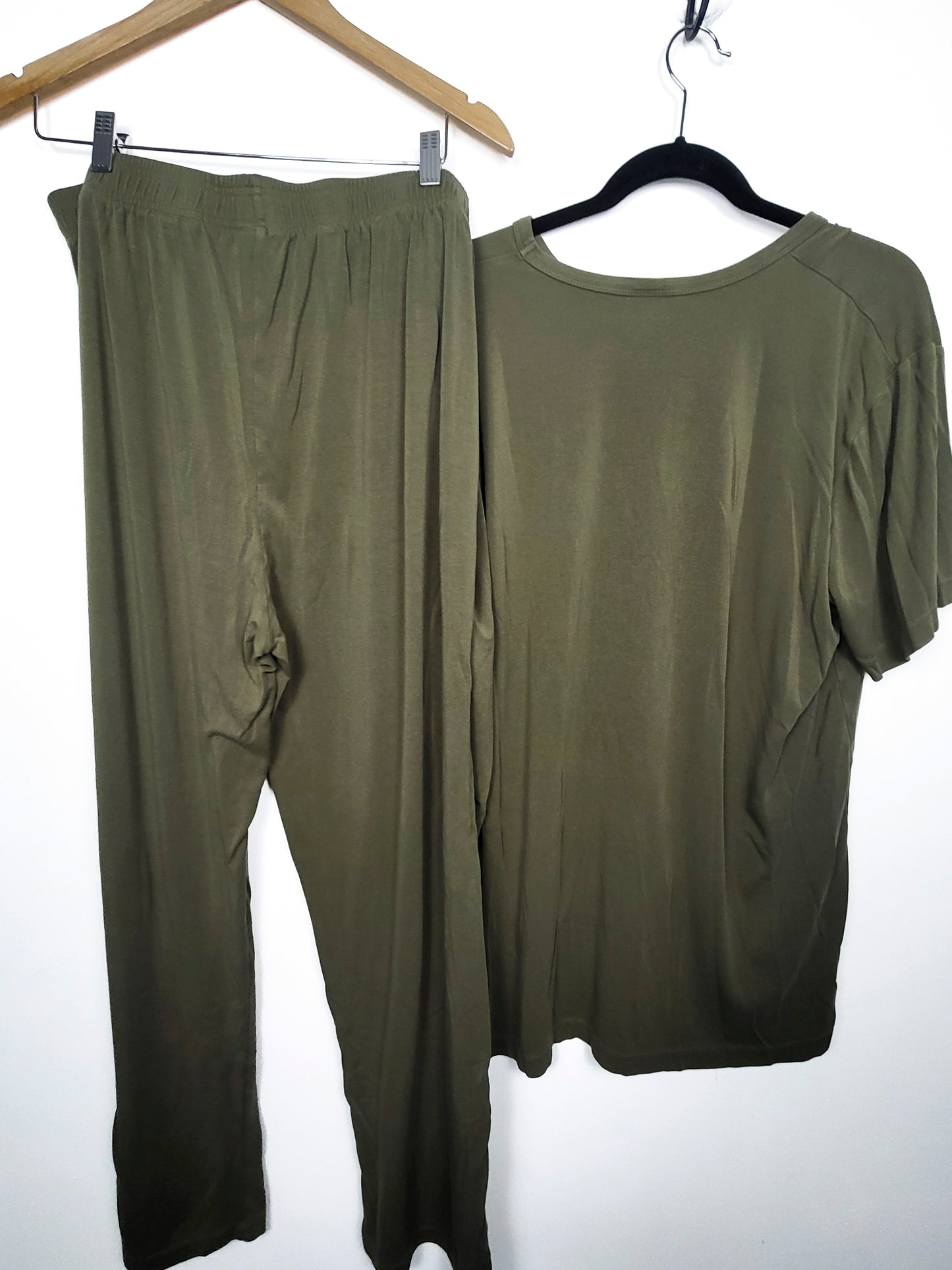 Pretty Laundry by Little and Lively olive green 2pc bamboo blend pajamas | Size 2X