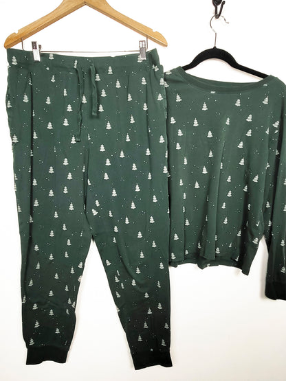 PL by Petit Lem forest green 2pc Pajamas with Christmas trees | Size LARGE