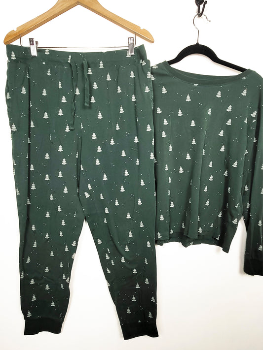 PL by Petit Lem forest green 2pc Pajamas with Christmas trees | Size LARGE
