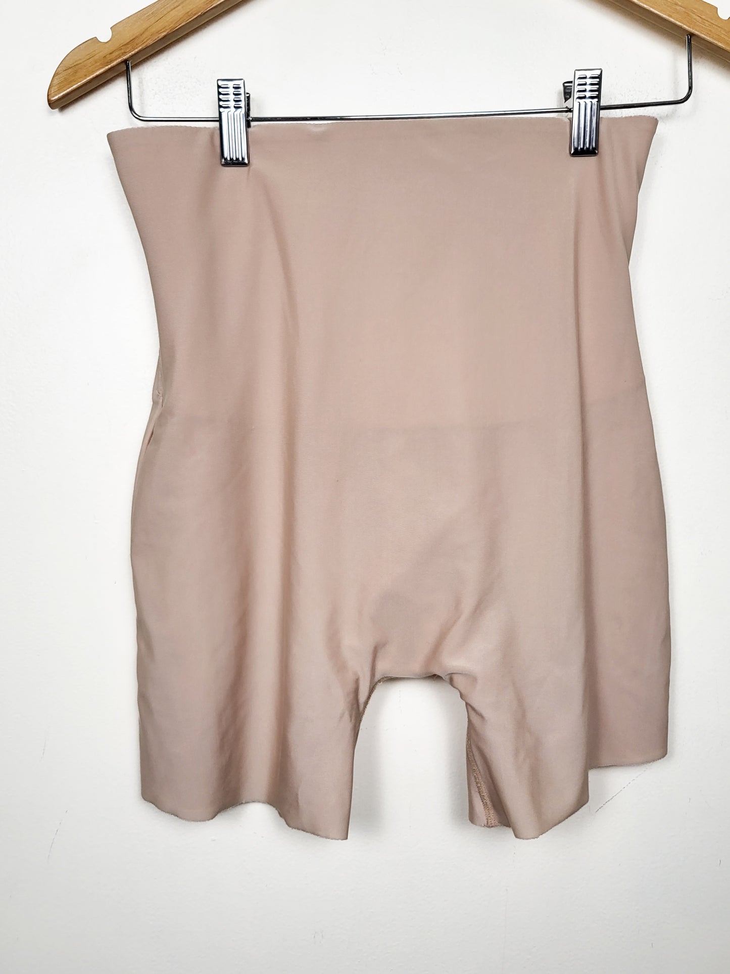 Denver Hayes Beige Women's Seamless Smoothing Shapewear Slipshorts | Size MEDIUM