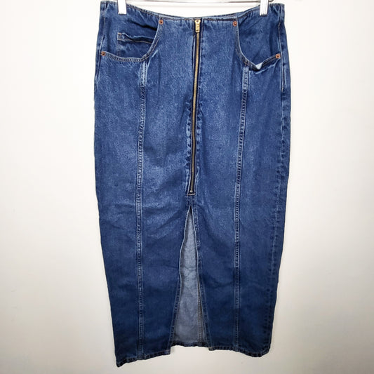 Old Navy mid rise calf length denim skirt. Size 6