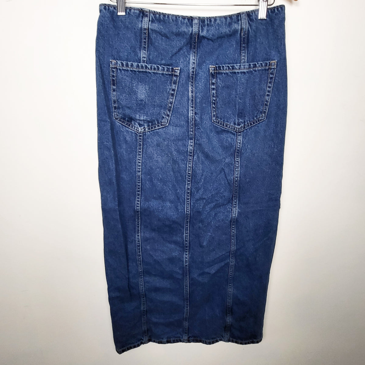 Old Navy mid rise calf length denim skirt. Size 6