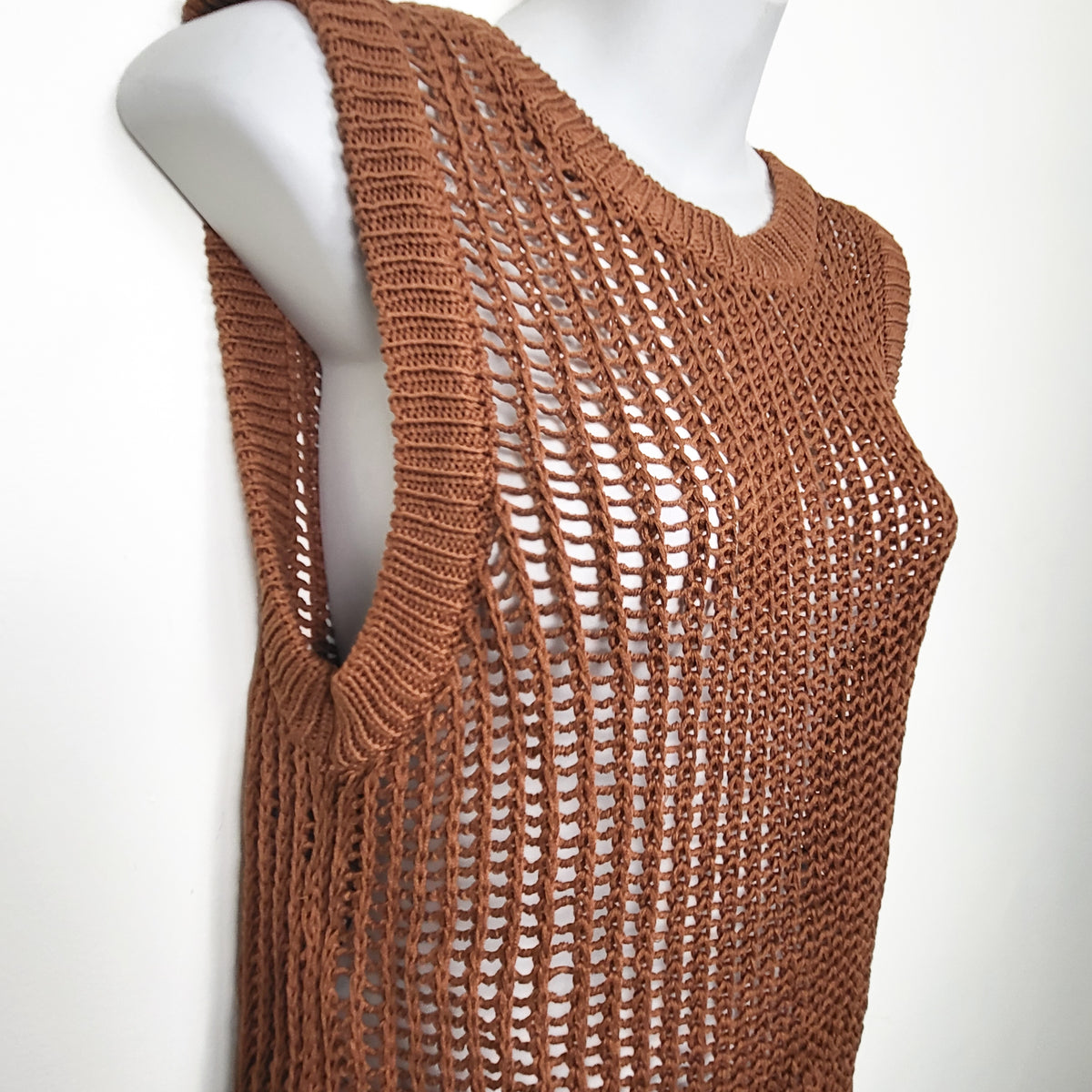 Moon River tan open knit crochet sweater vest | Size MEDIUM